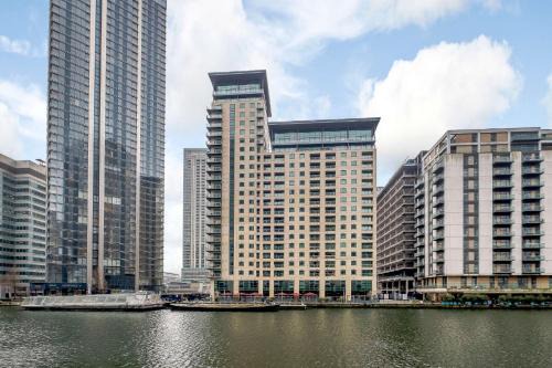 Canary Wharf-WOMEN Only-Private Double Room & Pool Gym