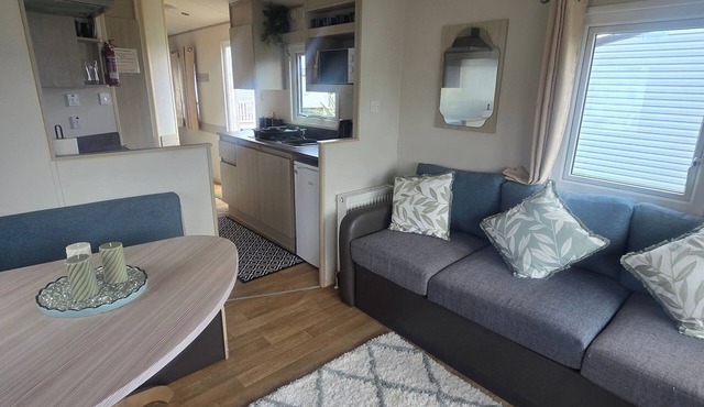 Caravan Kirsty Sleeps 6 with Free Parking