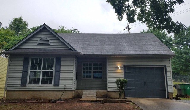 Center city Cottage*Parking garage*Walk to uptown