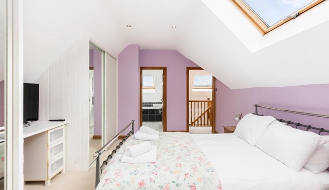 Central Bourton Gem5 BedroomsGardenParking - Pass the Keys