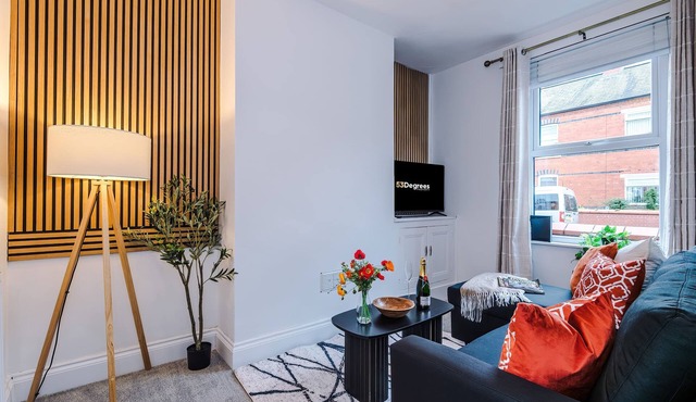 Central 2 Bed in Wrexham, Sleeps 6 with Parking!