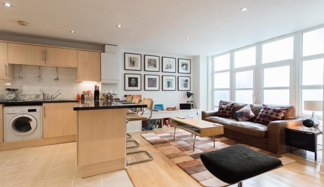Central Home with Parking near Waterloo & St Thomas & Big Ben & Parliament