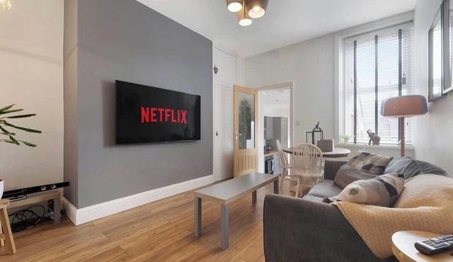 Central Newcastle 2BR with Free Parking and Wifi