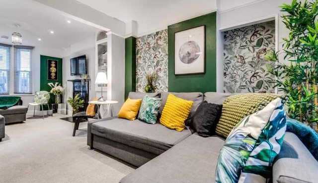 Central Pier Place | By My Getaways