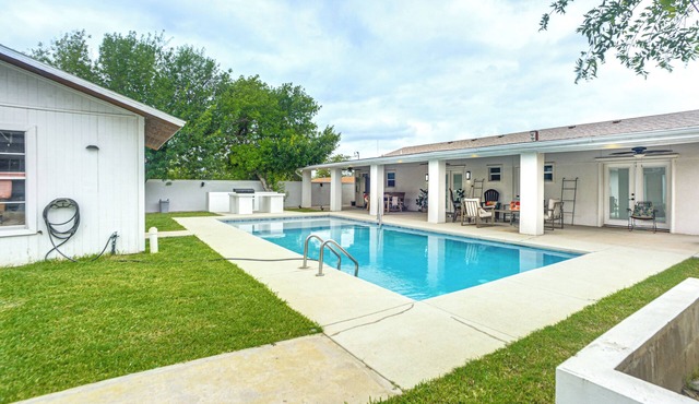 Centrally Located Eagle Pass Home w/Pool! in Eagle Pass
