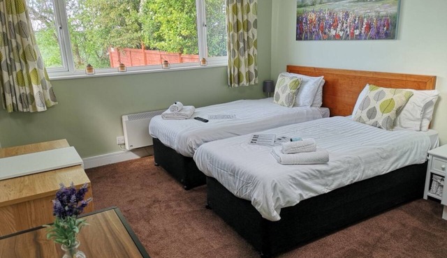 Chalet Cottages - Ruby Cottage