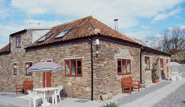 Challey's Cottage - E2378