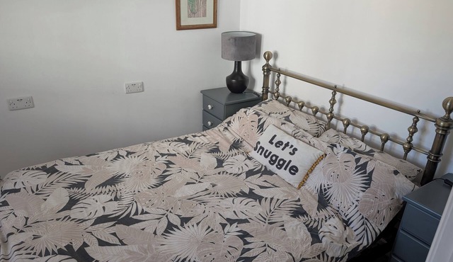 Charming 1-bedroom lodge in Torquay perfect for a getaway, close to hospital