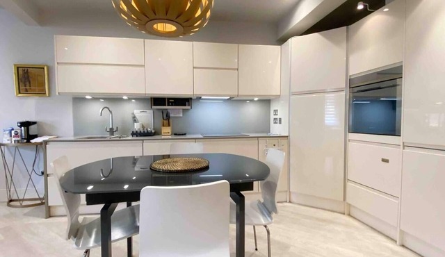 Charming 2-Bed Apt with 2 bathtub central London