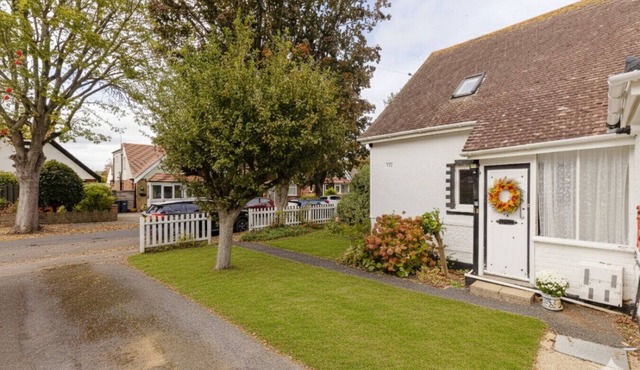 Charming 2-Bedroom Escape in Worthing