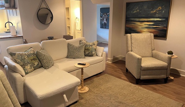 Charming 2-bedroom rental in enjoyable East Nashville with WiFi, AC