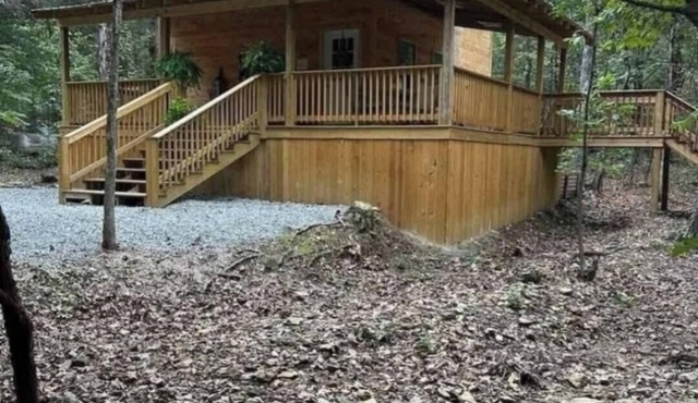 Charming 2-bedroom cabin with AC in cozy Poughkeepsie in POUGHKEEPSIE