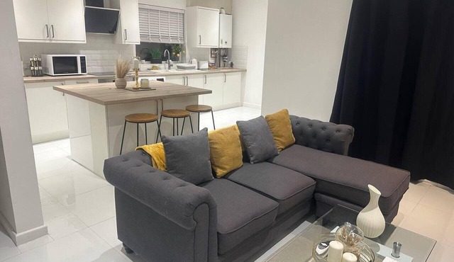 Charming 3-bed Home Minutes From City Centre