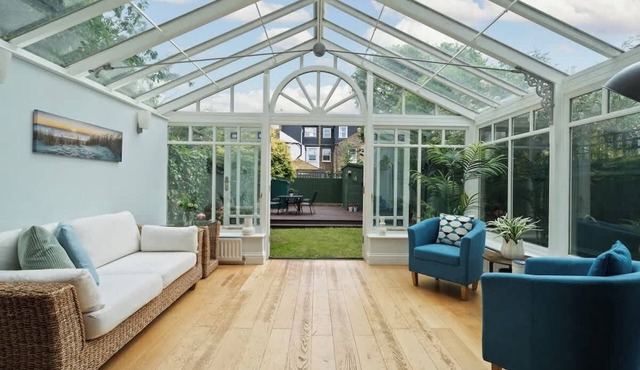 Charming 3BR Retreat Garden Sunny Conservatory