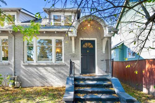 Charming and Spacious 3Beds3Bath Seattle Townhome in Seattle