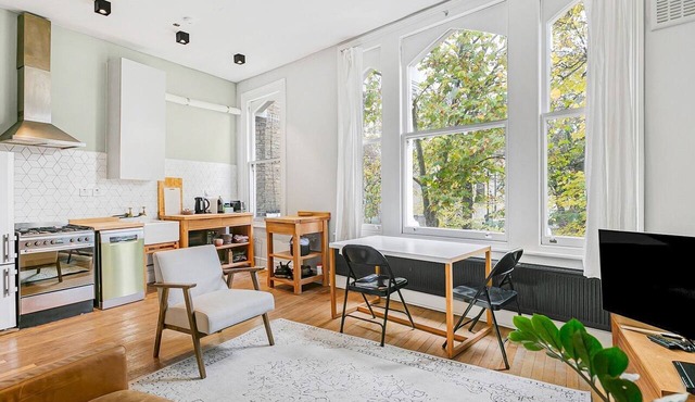 Charming and Spacious Apartment in Central Brixton - Pass the Keys