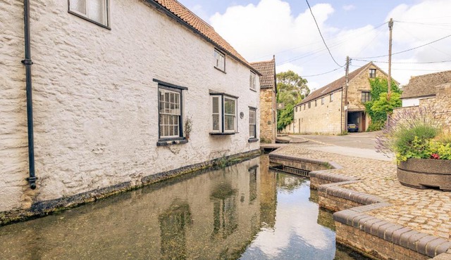Charming Cotswolds Retreat in the Heart of Dursley