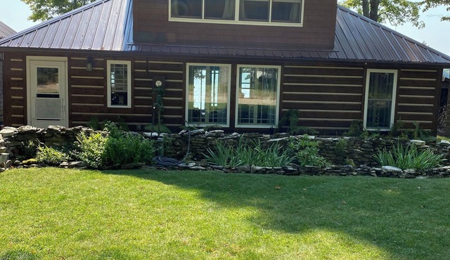 Charming cottage on beautiful South Manistique Lake in Germfask