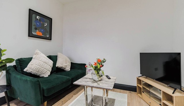 Charming & Cozy 2 BR flat, Free parking, Cent…