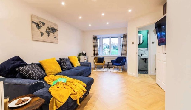 Charming Home in Bromsgrove: Perfect for Groups