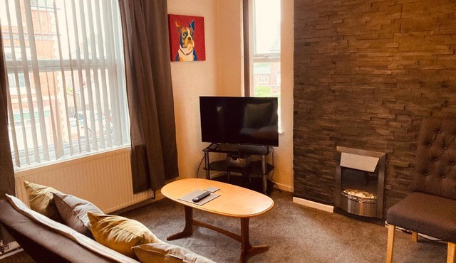 Charming Spacious Apartment, Kidderminster