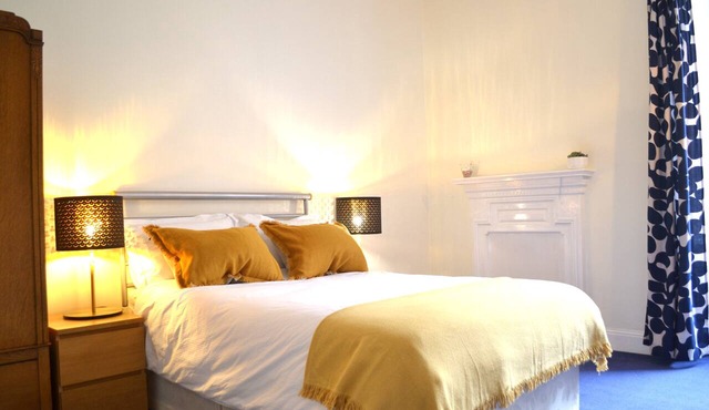 Charming Spacious Central Apartment