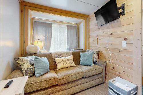 Charming Tiny Home Studio Sleeps 2 - Grill - Porch in Maynardville
