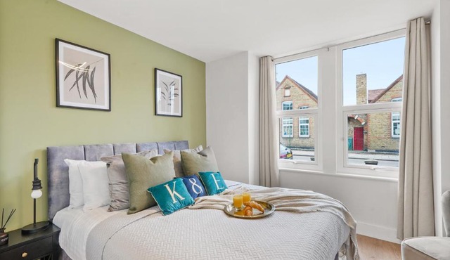Charming Wimbledon 3-Bed Apt with Outdoor Area in Wimbledon