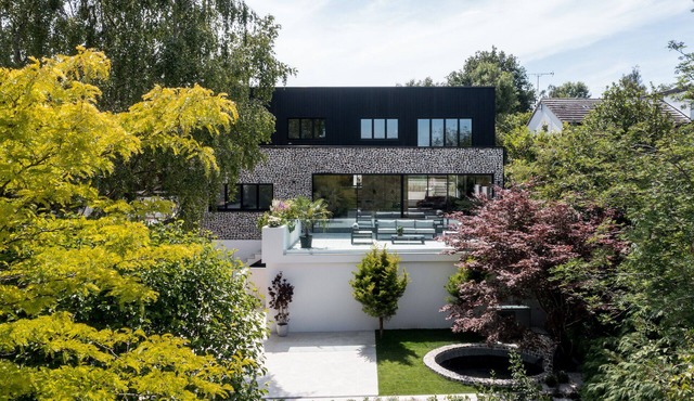 Chess Valley modern home stay