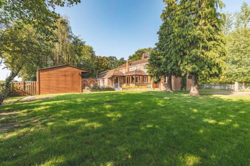 Chestnut Cottage - Stunning Countryside Views! PARKING, 4 BED, 3 BATHROOMS - By Tempstay