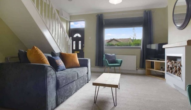 Chic 2 Bed Home Near Durham City with Free Parking