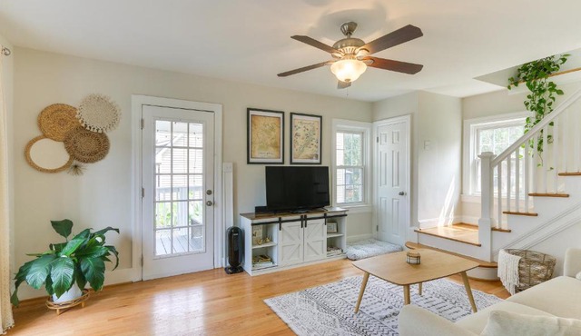 Chic Front Royal Retreat Near Shenandoah River! in Front Royal