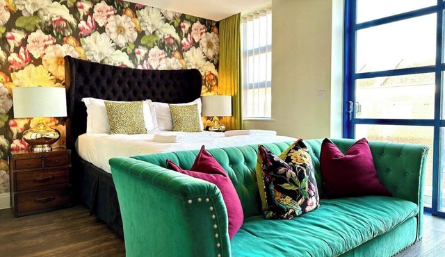 Chic Modern Apartment Suite - Free Parking & WiFi!