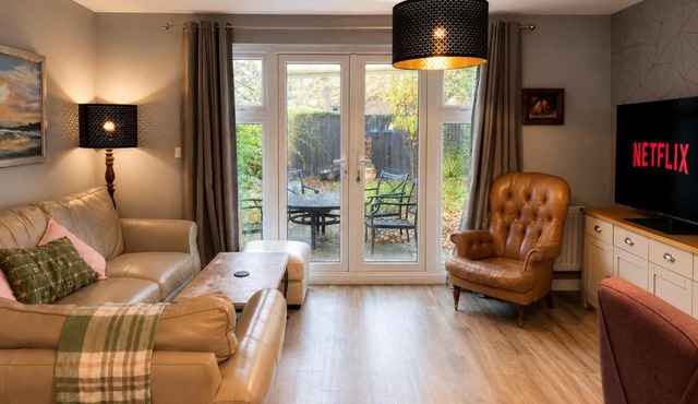 Chilton Charm Modern 3BR Ideal for Long Stays