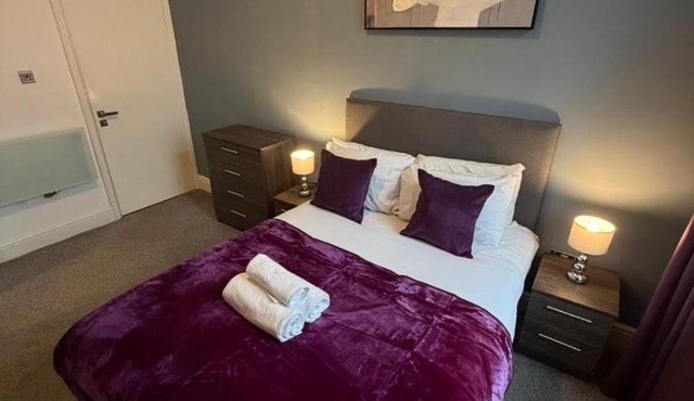 City Centre 4 Bedroom Apartment with Terrace Sleeps 10 by StaySavvy Accommodation