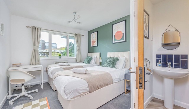 City Centre Flat - Free Parking, Wifi & SmartTV