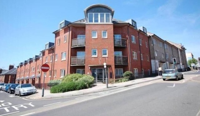 City Centre Penthouse Apartment - Parking, Wifi, Sleeps 6