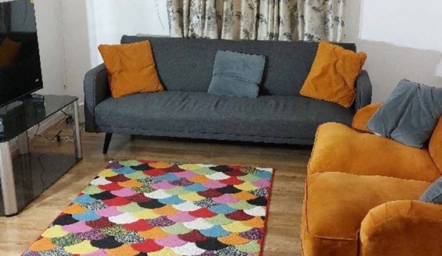 Citylink 2-bedroom flat, 8 mins to London bridge. Sleeps 7.