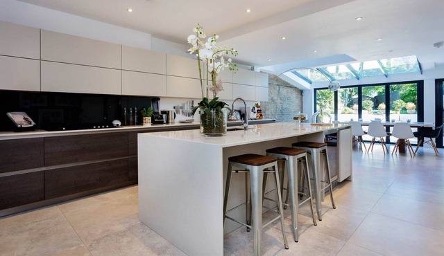 Clapham Oasis, by Veeve