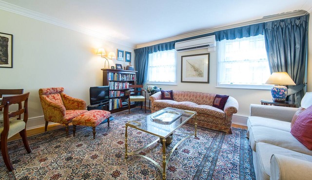 Classic 2 bed apartment in magnificent Mayfair