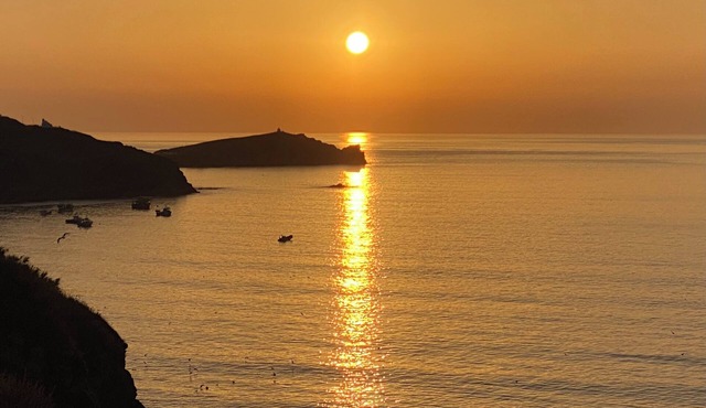 Cliff- top apartment with breathtaking sea views, Newquay, Cornwall