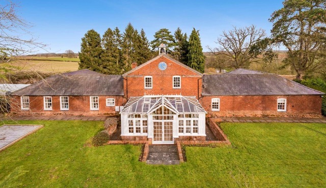 Clock Coach House - Five Bedroom Villa, Sleeps 10