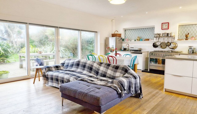 Coastal - Wittering - an annexe that sleeps 6 guests in 3 bedrooms