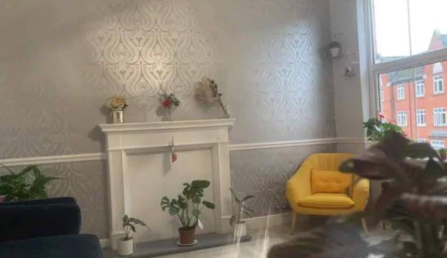 Come relax in this stylish and spacious place away from the bustle of the city