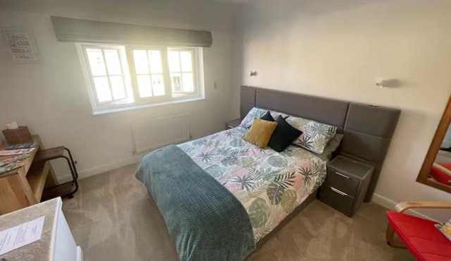 Comfortable Double Bedroom in Family Home, with your own private bathroom