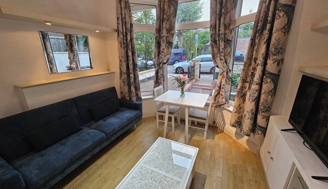 Comfy one-bed by Alexandra Park