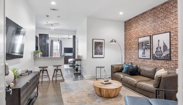 Contemporary 1BR Furnished Condo Near West End at The Lofts, Nashville