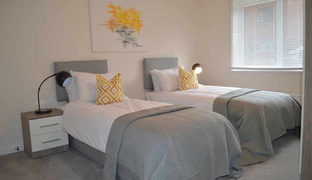 Contractor Accommodation - Sleeps 7 - Peterborough