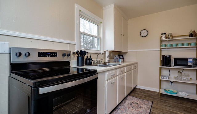 Convenient Cozy Boho Cottage in Fairborn