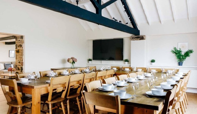 Converted pub, sleeping up to 34 guests. Close to Alton Towers and Ashbourne.